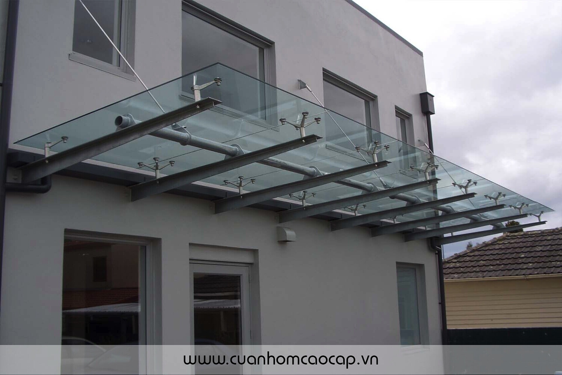 Монтаж стеклянных балконов - подробные инструкции и особенности установки